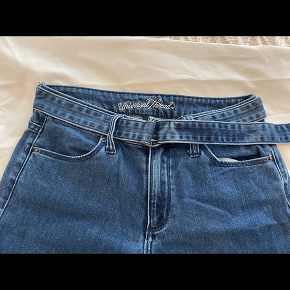 Universal thread flare jeans with belt - Picture 3 of 5